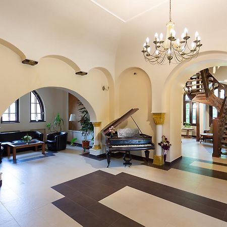 Boutique Hotel Danielescu Târgu Jiu Extérieur photo