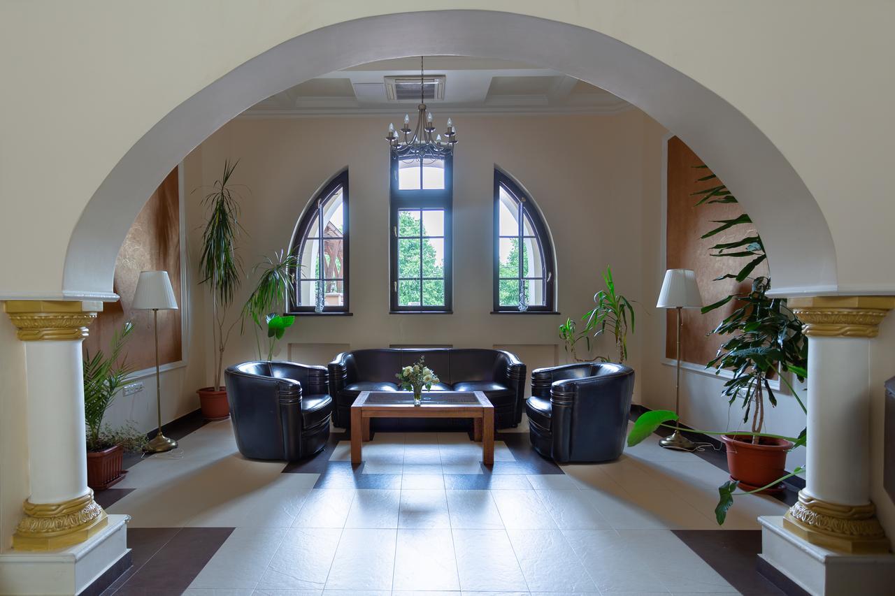 Boutique Hotel Danielescu Târgu Jiu Extérieur photo