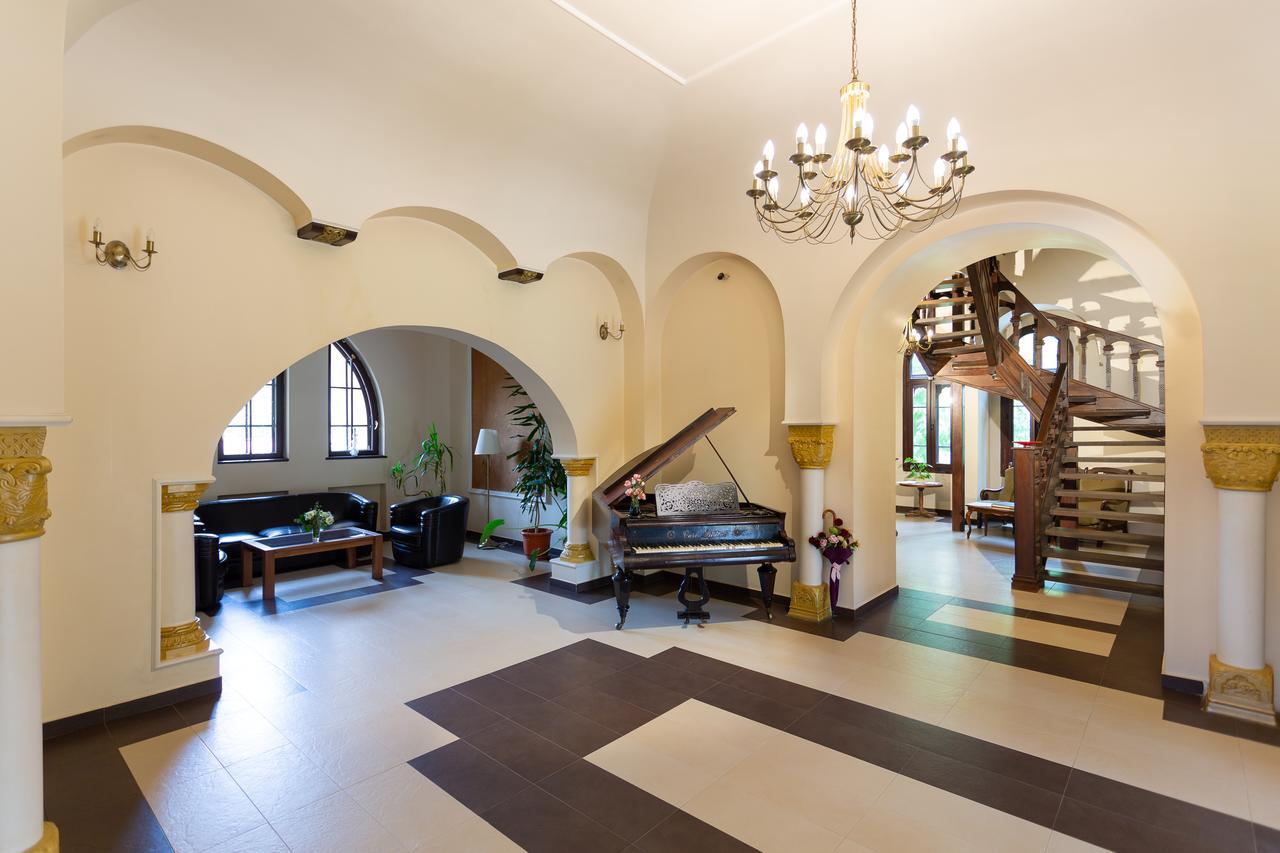 Boutique Hotel Danielescu Târgu Jiu Extérieur photo
