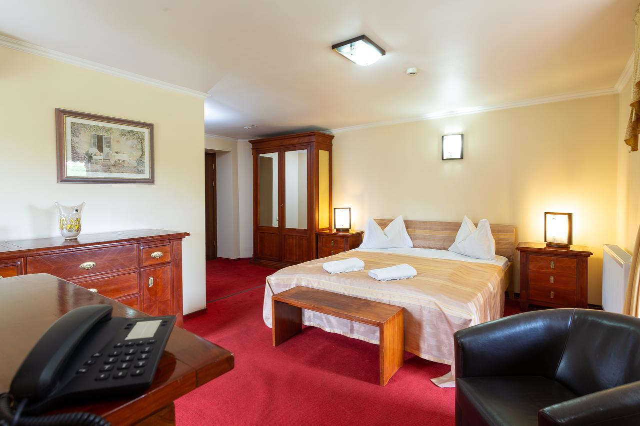 Boutique Hotel Danielescu Târgu Jiu Extérieur photo