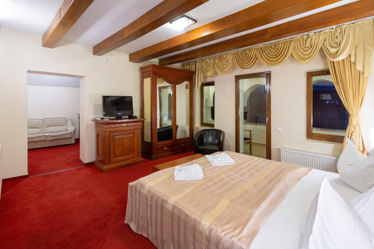 Boutique Hotel Danielescu Târgu Jiu Extérieur photo