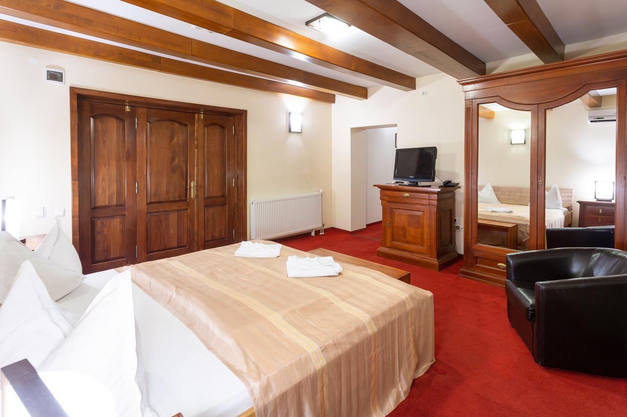 Boutique Hotel Danielescu Târgu Jiu Extérieur photo